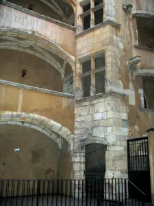 Lyon - Old Lyon: inner courtyard