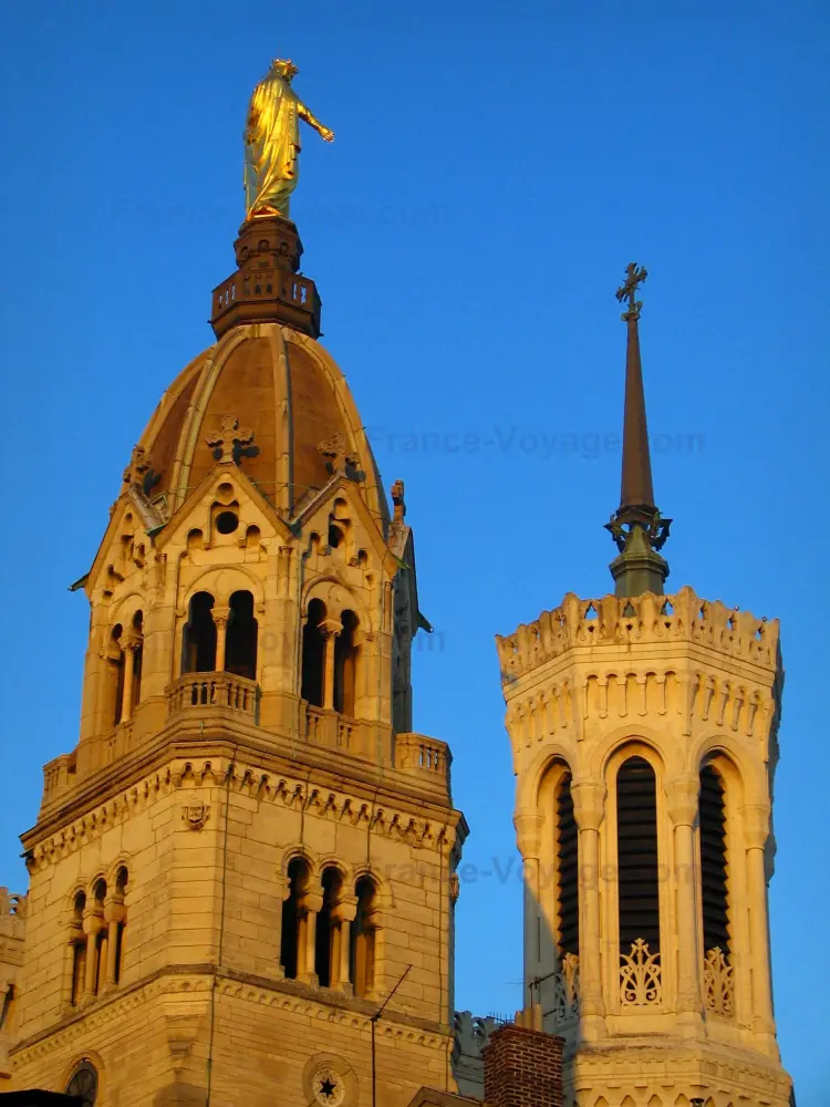 Lyon - Tours de la basilique de Fourvière