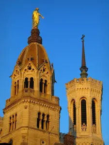 Lyon - Tours de la basilique de Fourvière