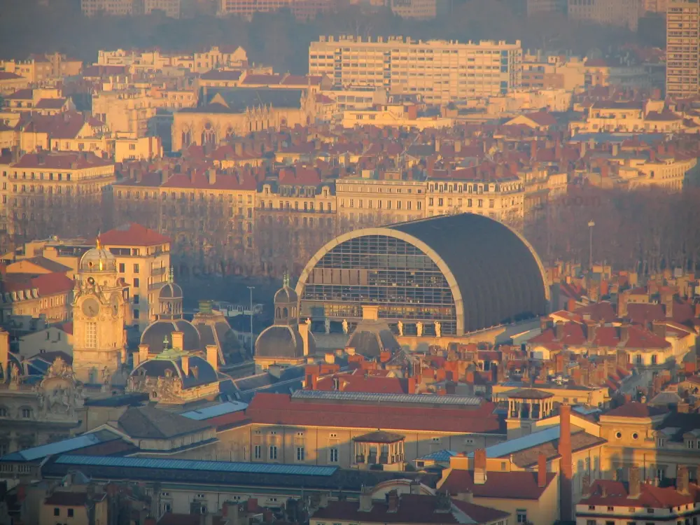 Lyon - De l'esplanade de Fourvière, vue sur l'hôtel de ville (mairie), l'opéra et les bâtiments de la ville