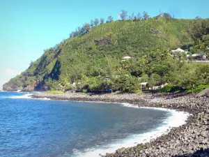 Manapany-les-Bains - Strand mit Kieselsteinen von Manapany-les-Bains und Indischer Ozean