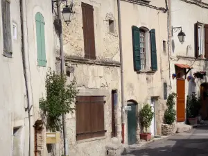 Mane - Façades de maisons