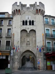 Manosque - Saunerie gateway, Grande street and houses of the old town