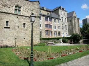 Le Mans - Vieux Mans - Cité Plantagenêt : ancien palais des comtes du Maine (palais royal Plantagenêt) abritant l'hôtel de ville (mairie) du Mans, et jardin Pierre de Ronsard