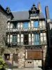 Le Mans - Vieux Mans - Cité Plantagenêt : maison des Deux Amis (maison ancienne à pans de bois)
