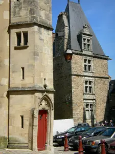 Le Mans - Vieux Mans - Cité Plantagenêt : façades de la vieille ville, dont celle du palais du Grabatoire (évêché) à droite