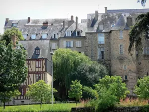 Le Mans - Facades of the old town and greenery