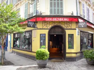 Le Marais - Shops in the Rue des Rosiers street