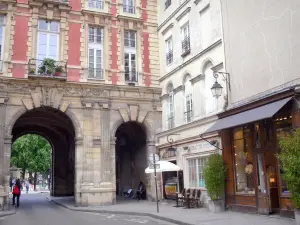 Le Marais - Pavillon du Roi from the Birague street side with its porch overlooking the Place des Vosges square