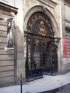 Le Marais - Entrance gate of the Carnavalet museum