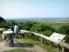 Marais Vernier - Panorama du Marais Vernier : table d'orientation et panneaux pédagogiques avec vue sur le paysage du marais Vernier ; dans le Parc Naturel Régional des Boucles de la Seine Normande