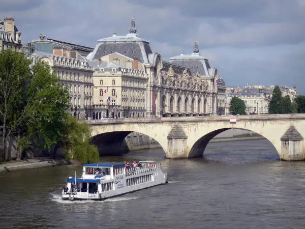 Márgenes del Sena - Crucero en barco por el Sena con una vista del Pont Royal y Musée d'Orsay