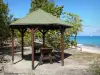 Marie-Galante - Choza de la playa de Old Fort con vistas al mar