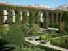 Marmande - Parterres du jardin à la française du cloître de l'église Notre-Dame