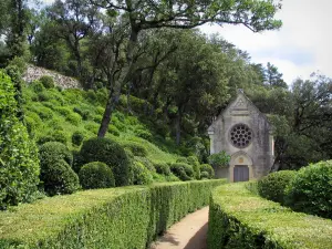 Marqueyssac gardens - Path leading to the chapel