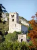 Marsanne - Romanische Kirche Saint-Félix und ihr Glockenturm zwischen den Bäumen