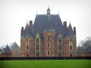 Martainville castle - Brick-built castle and stone of Renaissance style home to the Traditions and Normandy Arts museum, common buildings, and prairie