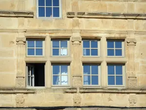 Marville - Fenster eines Hauses im Renaissancestil