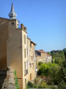 Marville - Fachadas de casas en el pequeño pueblo de carácter.