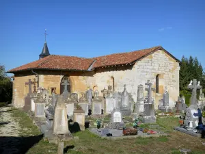 Marville - Capilla de Saint-Hilaire y tumbas en el cementerio