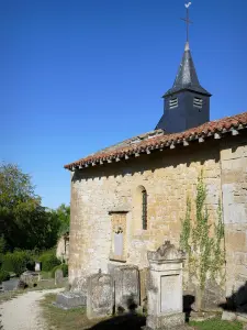 Marville - Capilla de Saint-Hilaire y tumbas en el cementerio