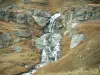 Massif de la Vanoise - Parc National de la Vanoise : cours d'eau, rochers et pelouse alpine (route des Grandes Alpes)