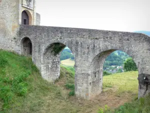 Mauléon-Licharre - Ponte a tre arcate del castello di Mauleon