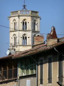 Mauvezin - Gothic octagonal bell tower of the Saint-Michel church and facades of houses in the bastide fortified town