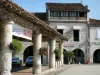 Mauvezin - Stone pillars of the covered market hall and houses with arcades of the Place de la Libération square