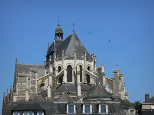 Mayenne - Cabecera de la Basílica de Notre-Dame