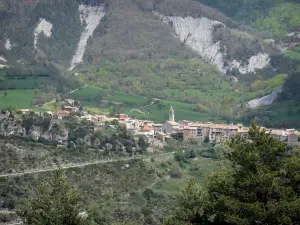 Méailles - Village perched on a rocky mountain range