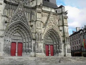 Meaux - Cathédrale Saint-Étienne de style gothique : portails sculptés