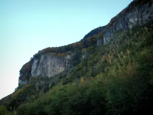 Meillerie - Cliffs en bomen in de herfst