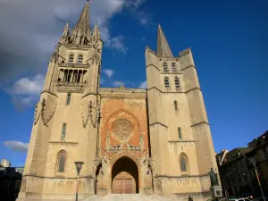 Mende - Spiers en de gevel van de Notre-Dame-et-Saint-Privat