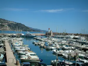 Menton - Port avec ses bateaux et yachts