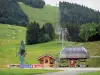 Métabief - Ski resort: Morond chairlift (ski lift), wooden hut, alpine pastures (high mountain pasture) and trees; in summer