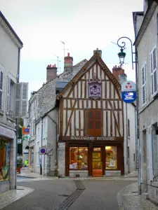 Meung-sur-Loire - Geschäfte und Häuser der Stadt