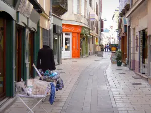 Millau - Boutiques de la rue Droite