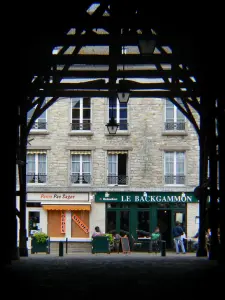 Milly-la-Forêt - En la sala, con vistas a un café al aire libre y una casa-frente al pueblo