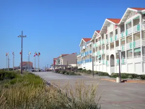 Mimizan-Plage - Waterfront facades of the resort