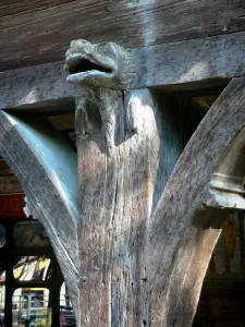 Mirepoix - Medieval bastide town: wood carving of the Maison des Consuls