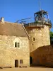 Die mittelalterliche Baustelle von Guédelon - Mittelalterliche Burgbauprojekt Guédelon: Befestigte Burg im Bau: Herrenhaus und Hauptturm