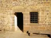 Die mittelalterliche Baustelle von Guédelon - Mittelalterliche Burgbauprojekt Guédelon: Eingang zum Herrenhaus