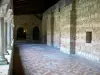Moissac abbey - Saint-Pierre de Moissac abbey: gallery of the Romanesque cloister 