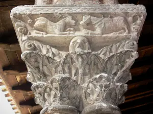 Moissac abbey - Saint-Pierre de Moissac abbey: carved capitals of the Romanesque cloister 