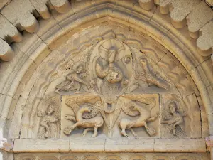 Monastère de Ganagobie - Portail de l'église romane du monastère bénédictin : sculptures du tympan