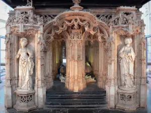 Monastère royal de Brou - Intérieur de l'église de Brou de style gothique flamboyant : tombeau de Philibert le Beau (duc de Savoie)