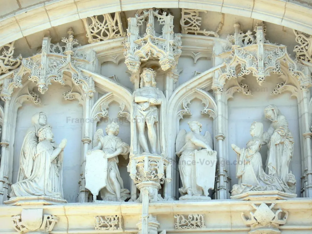 Le monastère royal de Brou - Monastère royal de Brou: Tympan sculpté du portail de l'église de Brou