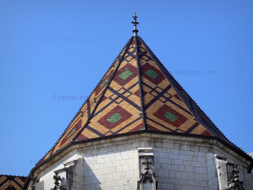 Monastère royal de Brou - Toiture de l'église de Brou aux tuiles vernissées polychromes