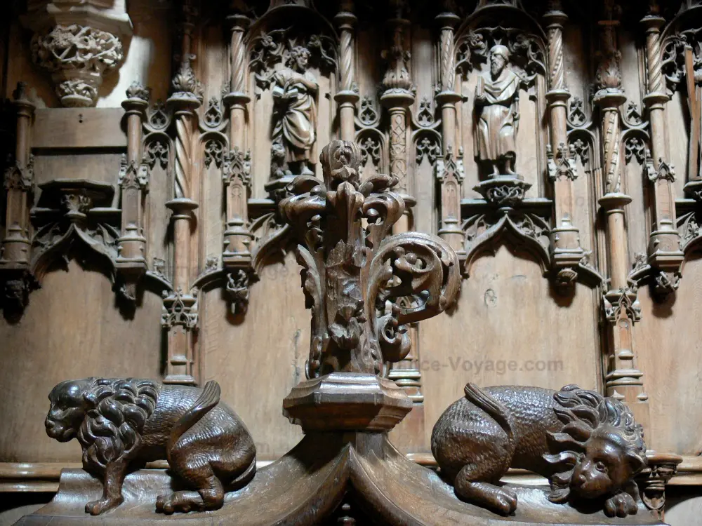 Le monastère royal de Brou - Monastère royal de Brou: Intérieur de l'église de Brou : sculptures des stalles en bois (chêne)